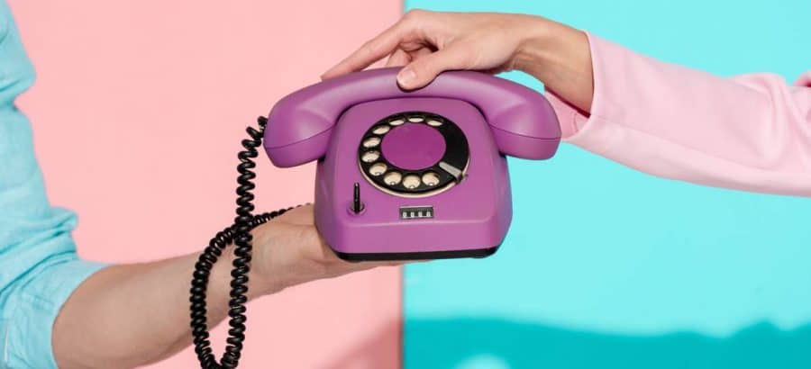 Cosa succede se la portabilità non va a buon fine? Indennizzo e risarcimento Quando il processo di portabilità non va a buon fine, come cliente potresti avere dei disagi poiché viene meno la possibilità di essere contattato. In caso di mancata portabilità, il gestore è tenuto ad erogarti l’indennizzo automatico nella bolletta successiva, indicato nella sua stessa Carta dei Servizi. Tim, Vodafone, Wind Tre, Fastweb e altre compagnie, in caso di mancata portabilità numero prevedono un indennizzo di 2,50 € per ogni giorno di ritardo, fino a un massimo di 50 €. Se sei un cliente Business e il disservizio ti ha comportato dei problemi lavorativi, il gestore deve corrisponderti un risarcimento per il danno provocato e che hai subìto. Se non procede contattaci e ci attiveremo immediatamente per fartelo corrispondere! Cosa succede se la portabilità non va a buon fine? Indennizzo e risarcimento Quando il processo di portabilità non va a buon fine, come cliente potresti avere dei disagi poiché viene meno la possibilità di essere contattato. In caso di mancata portabilità, il gestore è tenuto ad erogarti l’indennizzo automatico nella bolletta successiva, indicato nella sua stessa Carta dei Servizi. Tim, Vodafone, Wind Tre, Fastweb e altre compagnie, in caso di mancata portabilità numero prevedono un indennizzo di 2,50 € per ogni giorno di ritardo, fino a un massimo di 50 €. Se sei un cliente Business e il disservizio ti ha comportato dei problemi lavorativi, il gestore deve corrisponderti un risarcimento per il danno provocato e che hai subìto. Se non procede contattaci e ci attiveremo immediatamente per fartelo corrispondere! portabilità non andata a buon fine